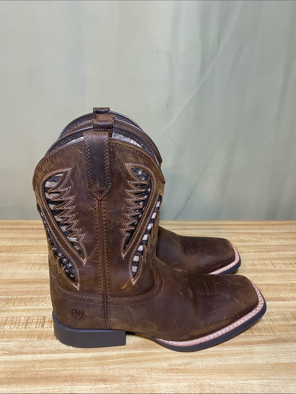 ARIAT QuickDraw VentTek Square Toe Distressed Tan Western Boots Youth size 5